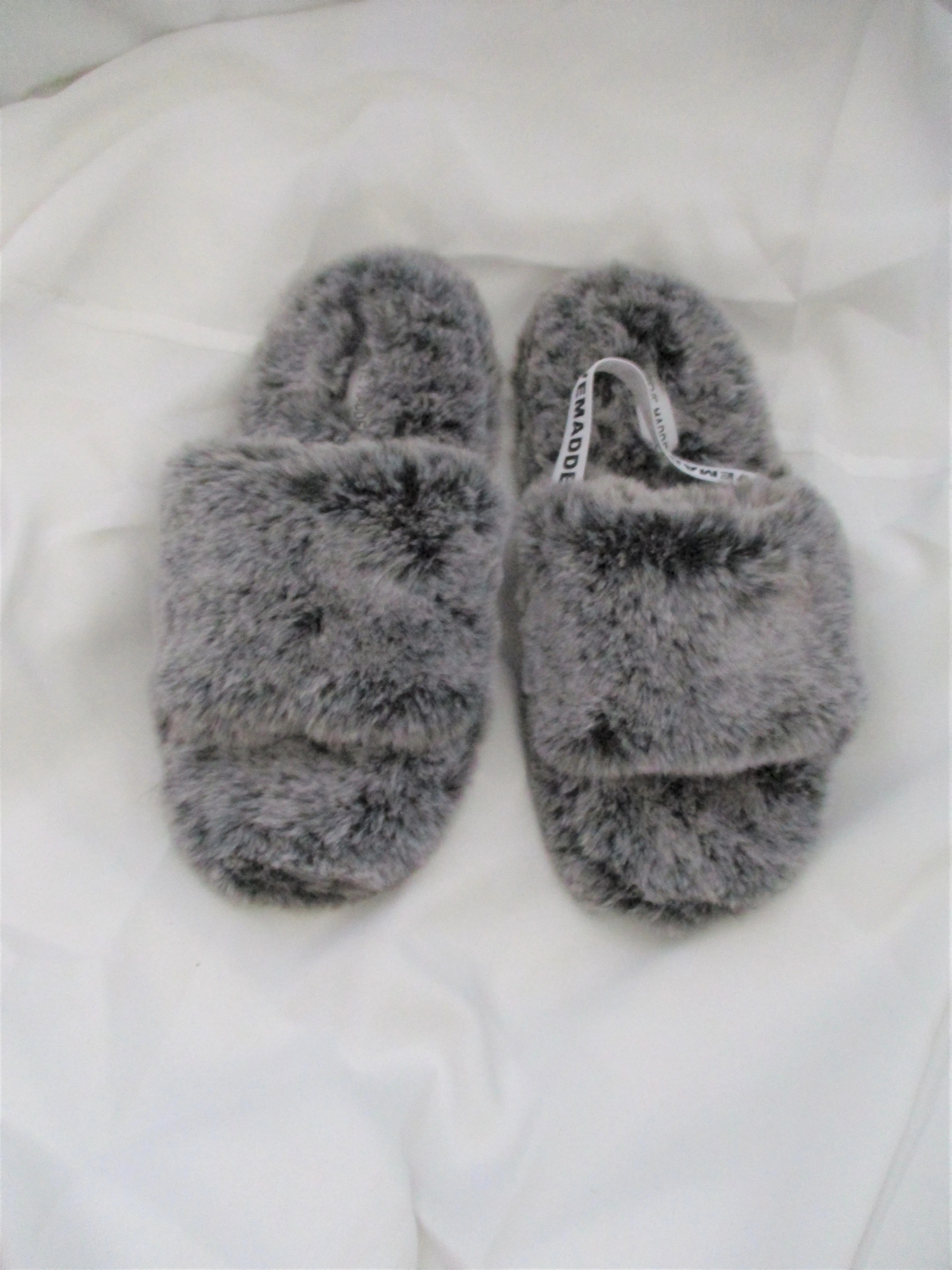 NEW STEVE MADDEN Plush Faux Fur Knit Slippers Slides L GRAY